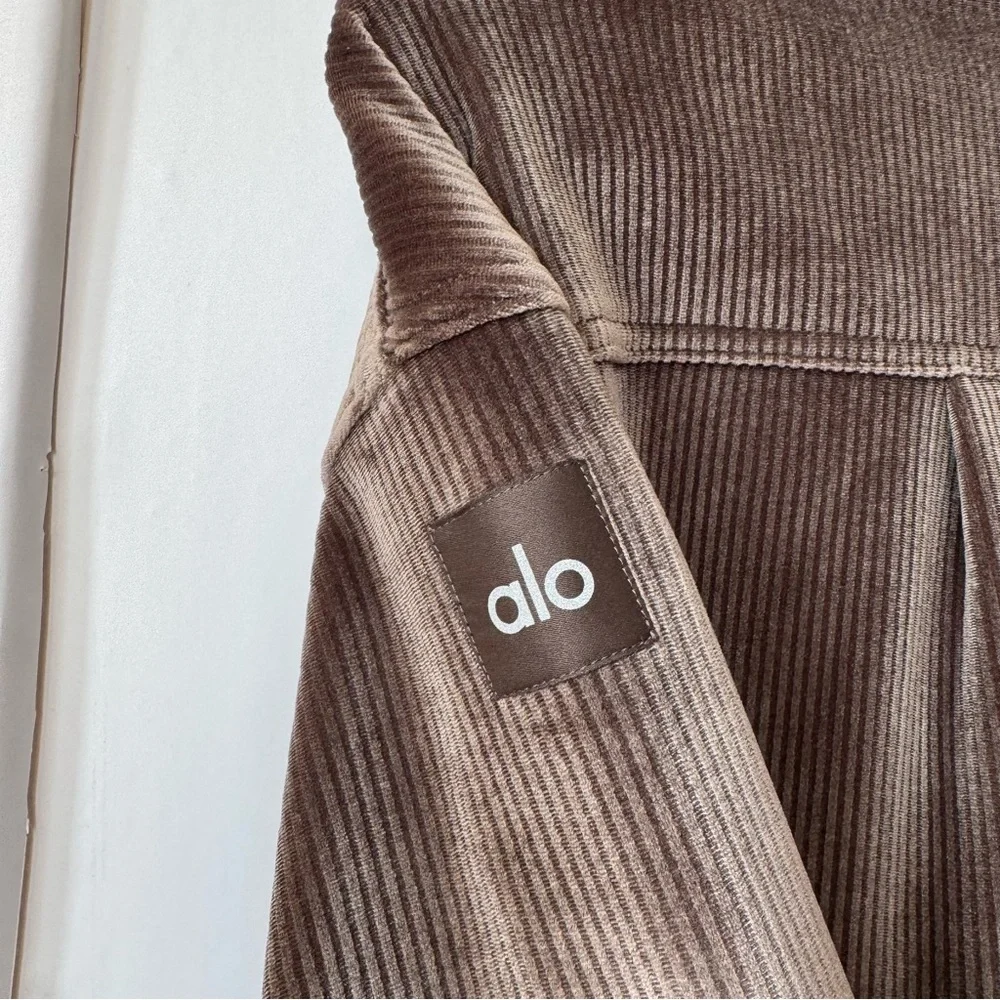 Alo Yoga Ribbed Velour Mountain Side Jacket Machiatto Brown - Picture 7 of 15
